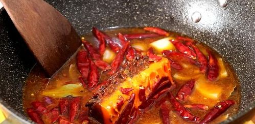 一包火鍋底料搞定麻辣小龍蝦 簡單配料，絕佳風味